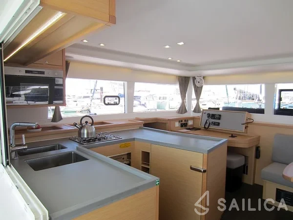 Lagoon 450 - Yacht Charter Sailica