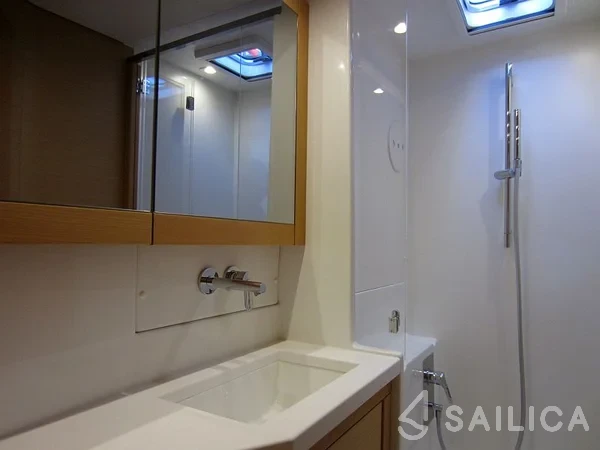 Lagoon 450 - Yacht Charter Sailica