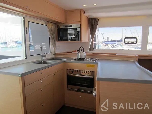 Lagoon 450 - Yacht Charter Sailica