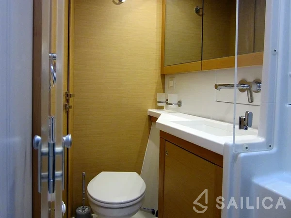 Lagoon 450 - Yacht Charter Sailica