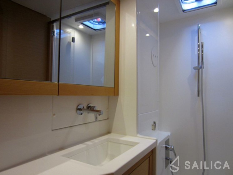 Lagoon 450 - Yacht Charter Sailica