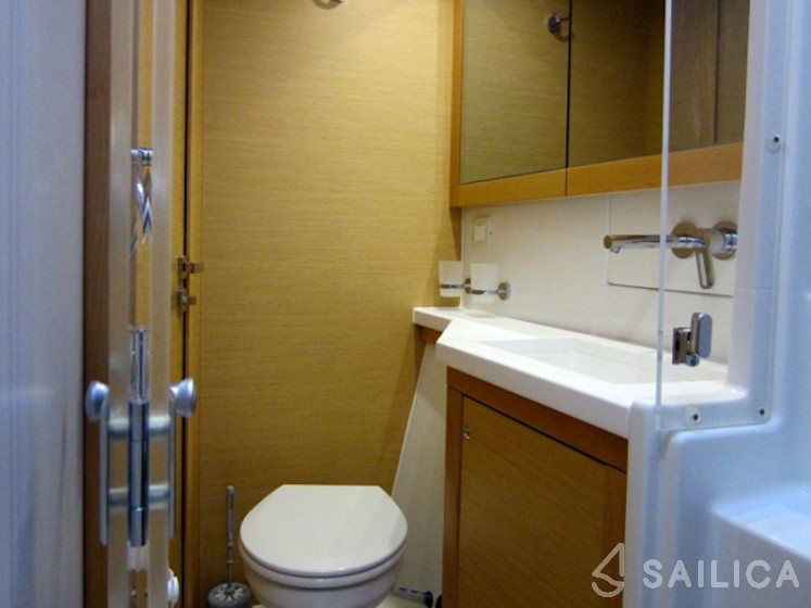 Lagoon 450 - Yacht Charter Sailica