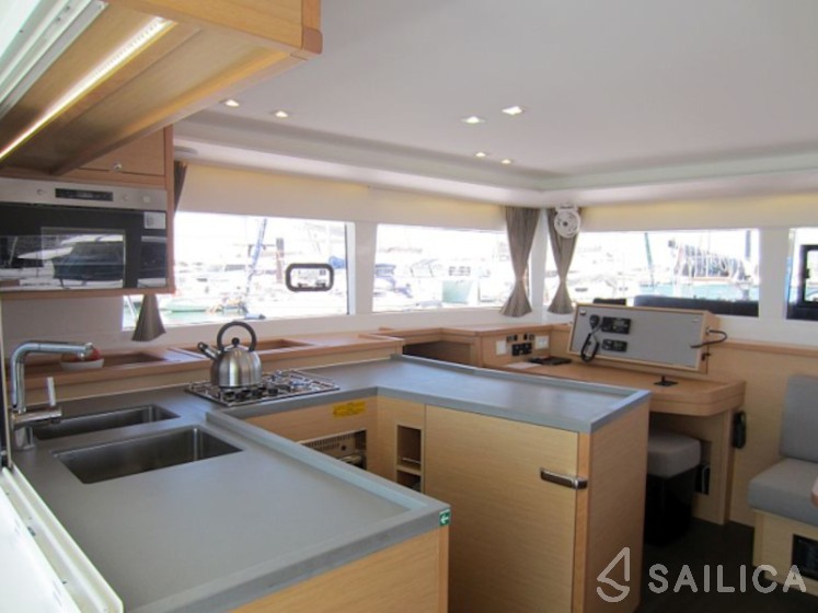 Lagoon 450 - Yacht Charter Sailica