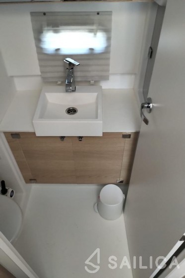 Bali 4.1 - 4 + 1 cab. - Yacht Charter Sailica