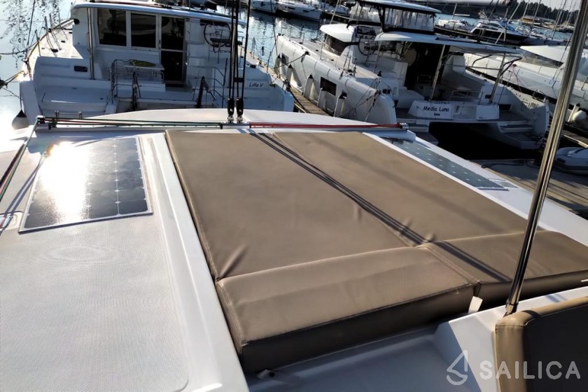 Bali 4.1 - 4 + 1 cab. - Yacht Charter Sailica