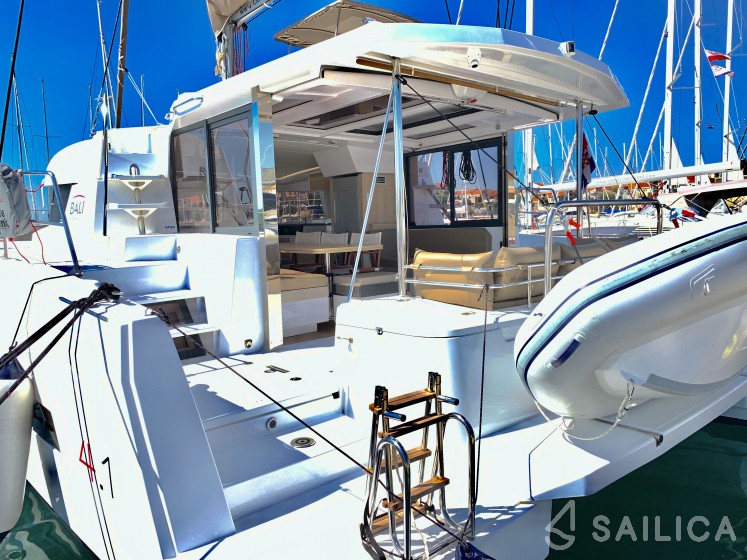 Bali 4.1 - 4 + 1 cab. - Yacht Charter Sailica