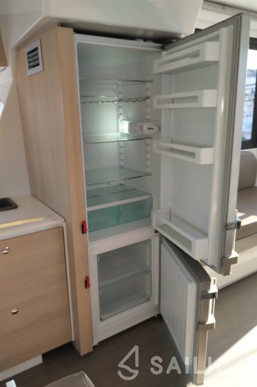 Bali 4.1 - 4 + 1 cab. - Yacht Charter Sailica