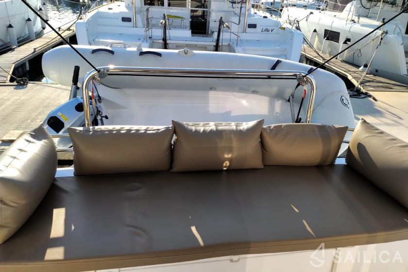 Bali 4.1 - 4 + 1 cab. - Yacht Charter Sailica