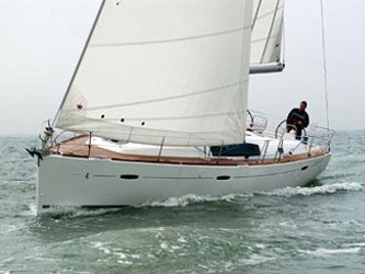 Oceanis 43 - 3 cab. - Yacht Charter Sailica