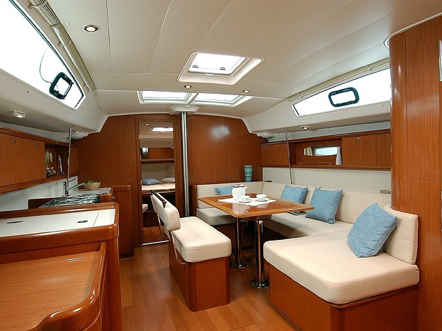 Oceanis 43 - 3 cab. - Yacht Charter Sailica