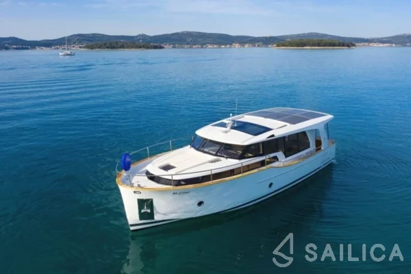 Greenline 40 - Yacht Charter Sailica
