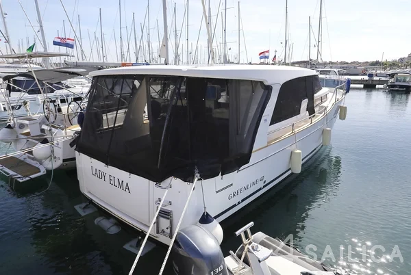 Greenline 40 - Yacht Charter Sailica