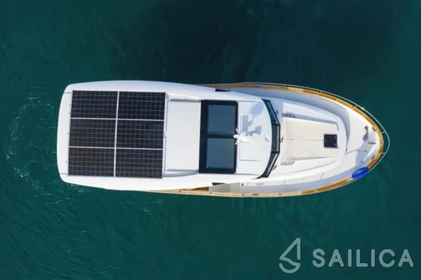 Greenline 40 - Yacht Charter Sailica