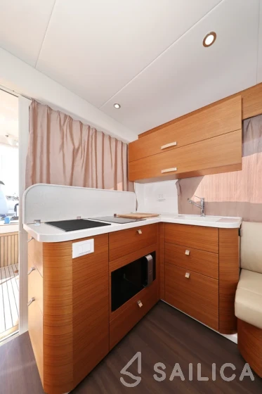 Greenline 40 - Yacht Charter Sailica