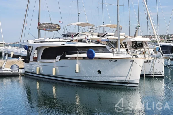 Greenline 40 - Yacht Charter Sailica
