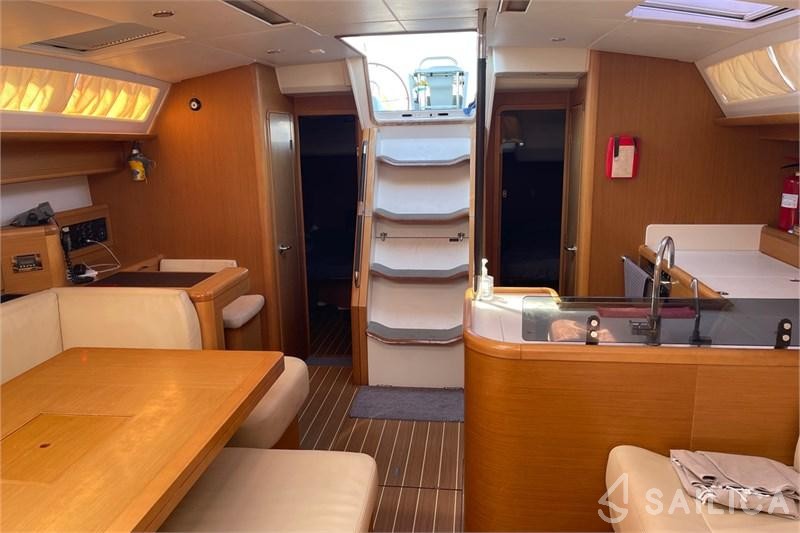 Jeanneau 53 - Yacht Charter Sailica