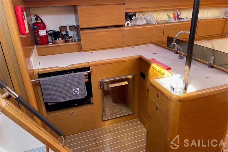 Jeanneau 53 - Yacht Charter Sailica