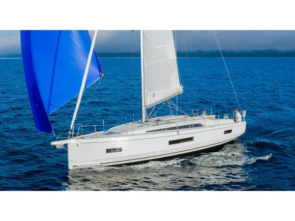 Oceanis 40.1 - Yacht Charter Sailica
