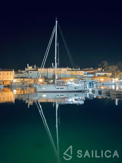 Oceanis 40.1 - Yacht Charter Sailica