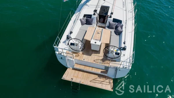 Oceanis 40.1 - Yacht Charter Sailica