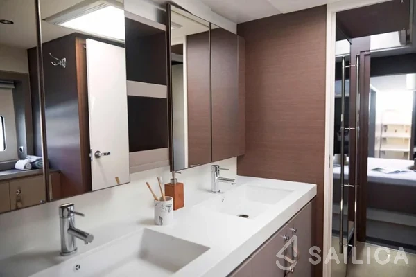 Bali 5.4. - Yacht Charter Sailica