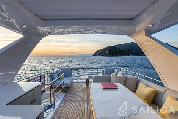 Azimut 60 - Yacht Charter Sailica