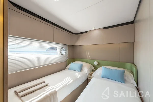 Azimut 60 - Yacht Charter Sailica