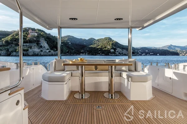 Azimut 60 - Yacht Charter Sailica