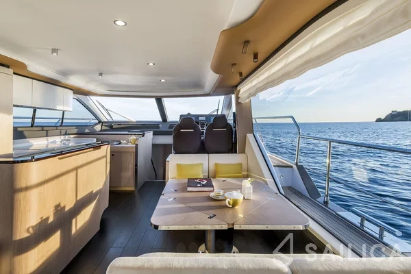 Azimut 60 - Yacht Charter Sailica