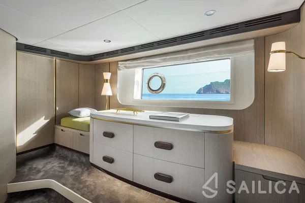 Azimut 60 - Yacht Charter Sailica