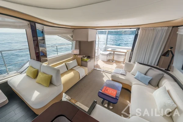 Azimut 60 - Yacht Charter Sailica