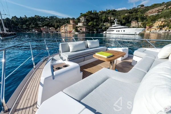 Azimut 60 - Yacht Charter Sailica