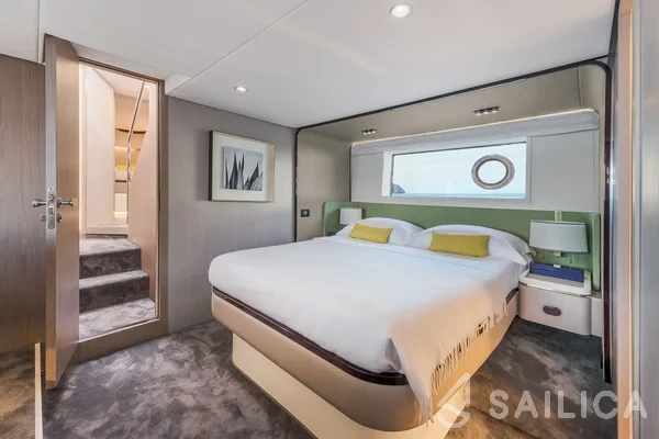Azimut 60 - Yacht Charter Sailica