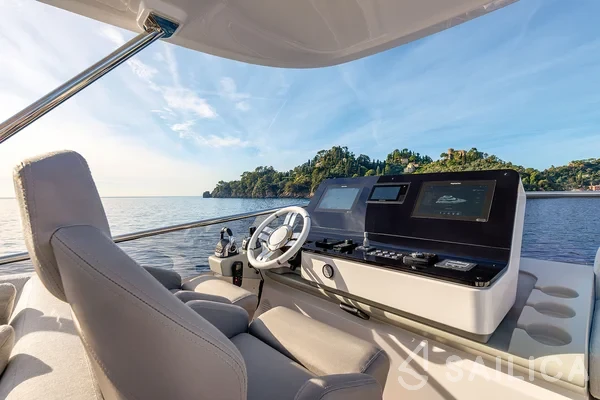 Azimut 60 - Yacht Charter Sailica