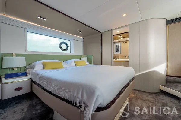 Azimut 60 - Yacht Charter Sailica