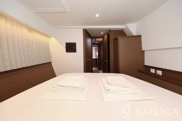 Lagoon 42 - Yacht Charter Sailica