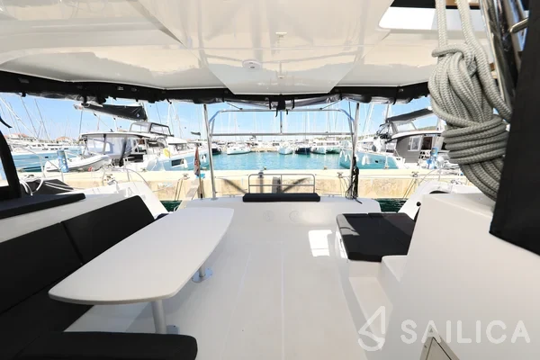 Lagoon 42 - Yacht Charter Sailica
