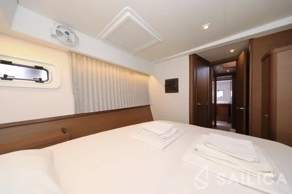 Lagoon 42 - Yacht Charter Sailica