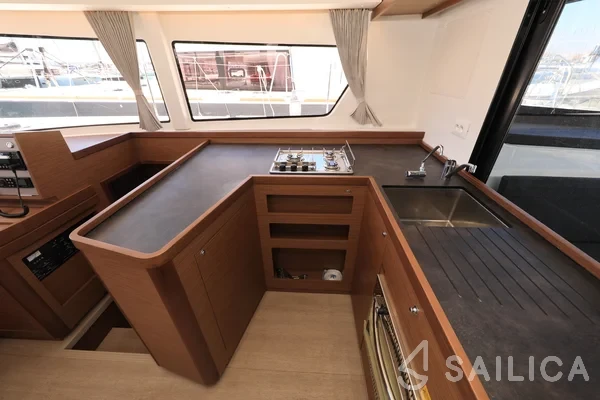 Lagoon 42 - Yacht Charter Sailica