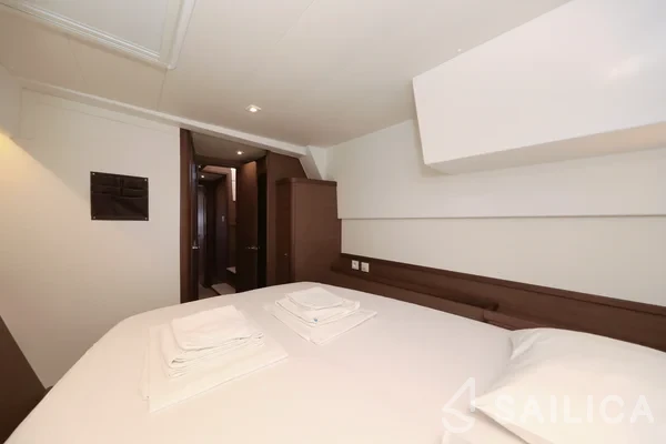 Lagoon 42 - Yacht Charter Sailica