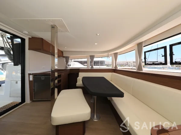 Lagoon 42 - Yacht Charter Sailica