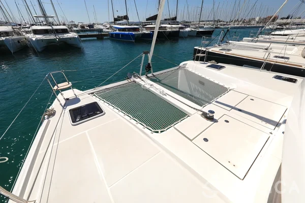 Lagoon 42 - Yacht Charter Sailica