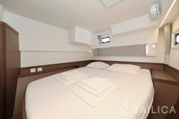 Lagoon 42 - Yacht Charter Sailica