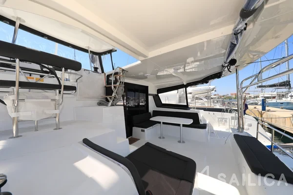 Lagoon 42 - Yacht Charter Sailica