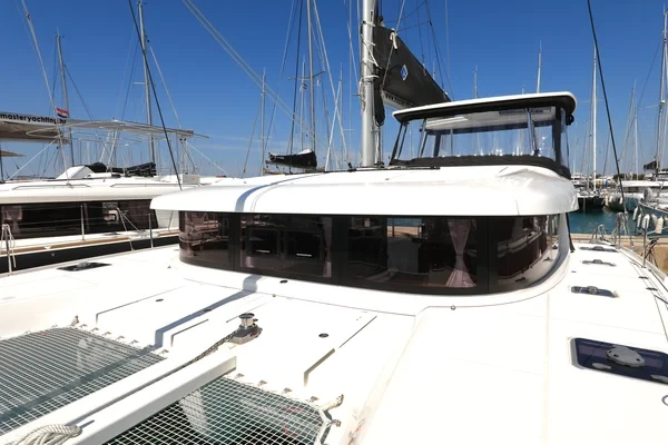 Lagoon 42 - Yacht Charter Sailica
