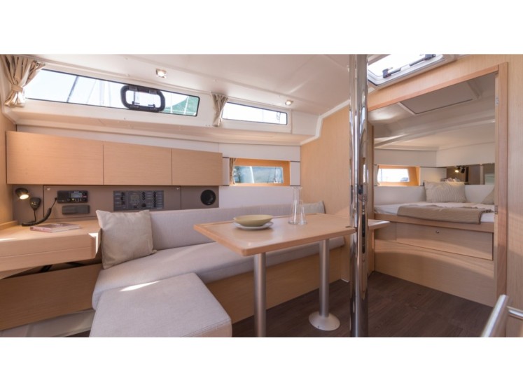 Oceanis 38.1 - Yacht Charter Sailica