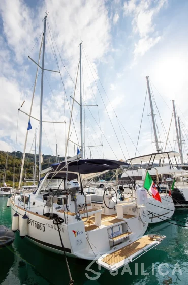 Oceanis 38.1 - Yacht Charter Sailica