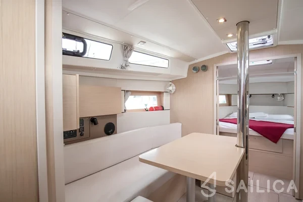 Oceanis 38.1 - Yacht Charter Sailica