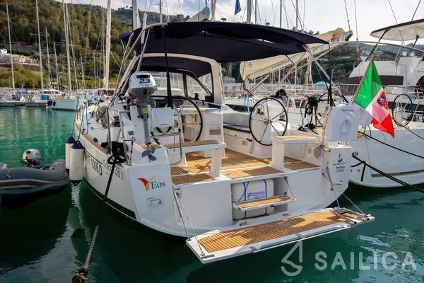 Oceanis 38.1 - Yacht Charter Sailica