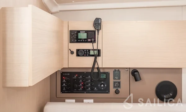 Oceanis 38.1 - Yacht Charter Sailica